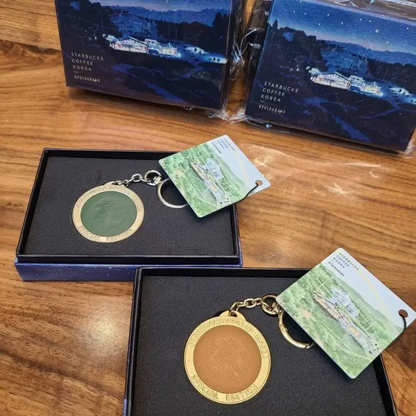 [BUNJANG] Starbucks Star Cafe Touch Card Silver Gold 10th Anniversary Reward Keychain / 스타벅스 별다방 터치 카드 실버 골드 10주년 리워드 키체인 키링 비닐미
