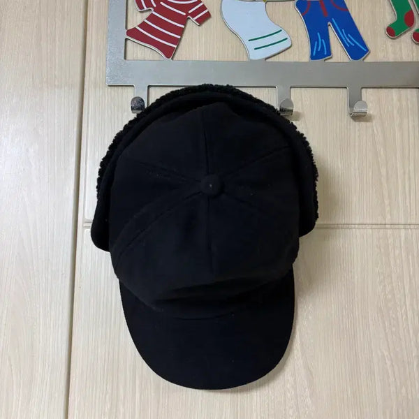 [BUNJANG] UGG Black Genuine Wool Earmuff Cap Hat / 어그 귀달이모자