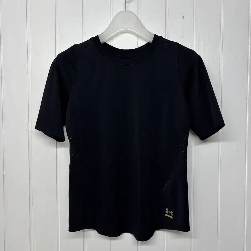 [BUNJANG] Under Armour Women's Performance Short Sleeve T-Shirt Black XS / 언더아머 여성 기능성 반팔 티셔츠 블랙 XS(44)  사