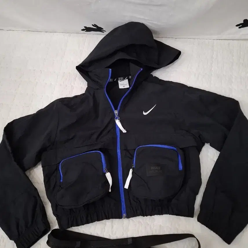 [BUNJANG] Nike Windbreaker Jacket Black Blue Neckline / 나이키 바람막이 블랙 블루포인트 넥라인