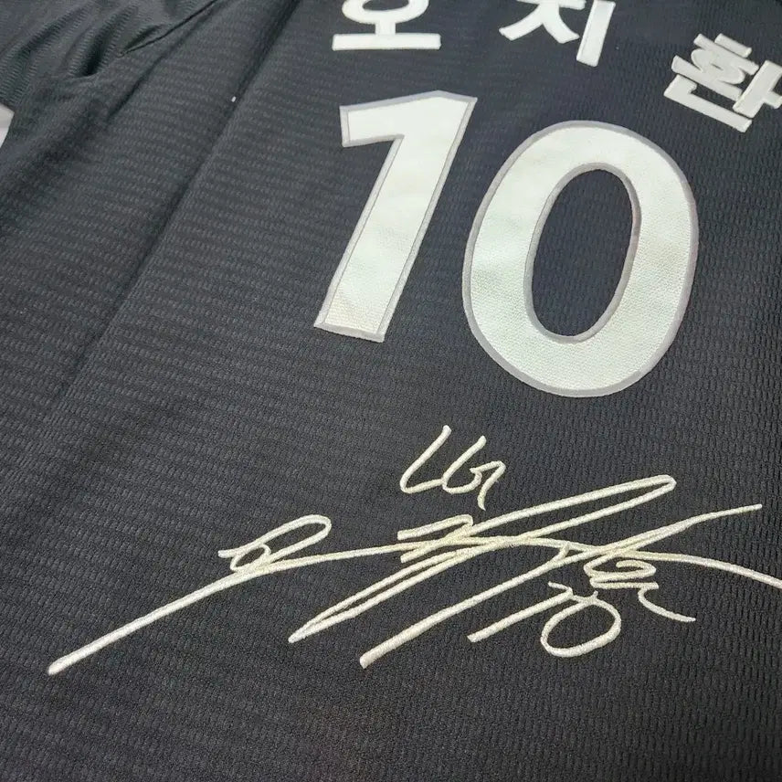 [BUNJANG] LG Twins Oh Ji-hwan Autographed 2023 Championship Authentic Jersey Size 115 / (115) LG트윈스 오지환 친필싸인 23 통합우승 검니폼 어센틱 유니폼