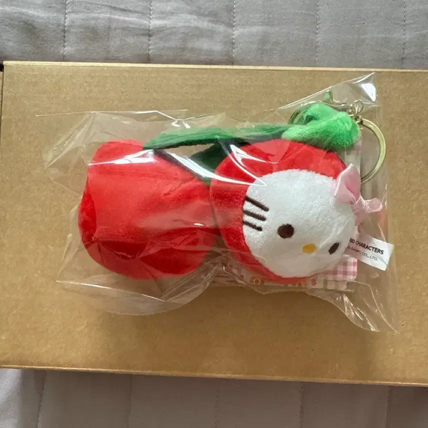 [BUNJANG] Hello Kitty Cherry Keychain / 헬로키티 체리 키링 새상품