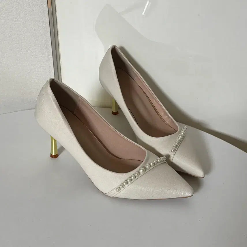 [BUNJANG] Ivory Satin Wedding Shoes with Pearl Embellishments (Size 230, 7cm Heel) / #새상품 230사이즈 7cm 진주 새틴 아이보리 웨딩 구두