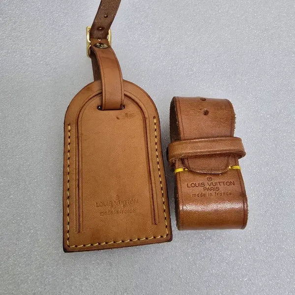 [BUNJANG] Louis Vuitton Monogram Leather Name Tag (Vintage Patina) / [정품] 루이비통 모노그램 레더 네임택 (빈티지 감성/태닝 완료/특가)