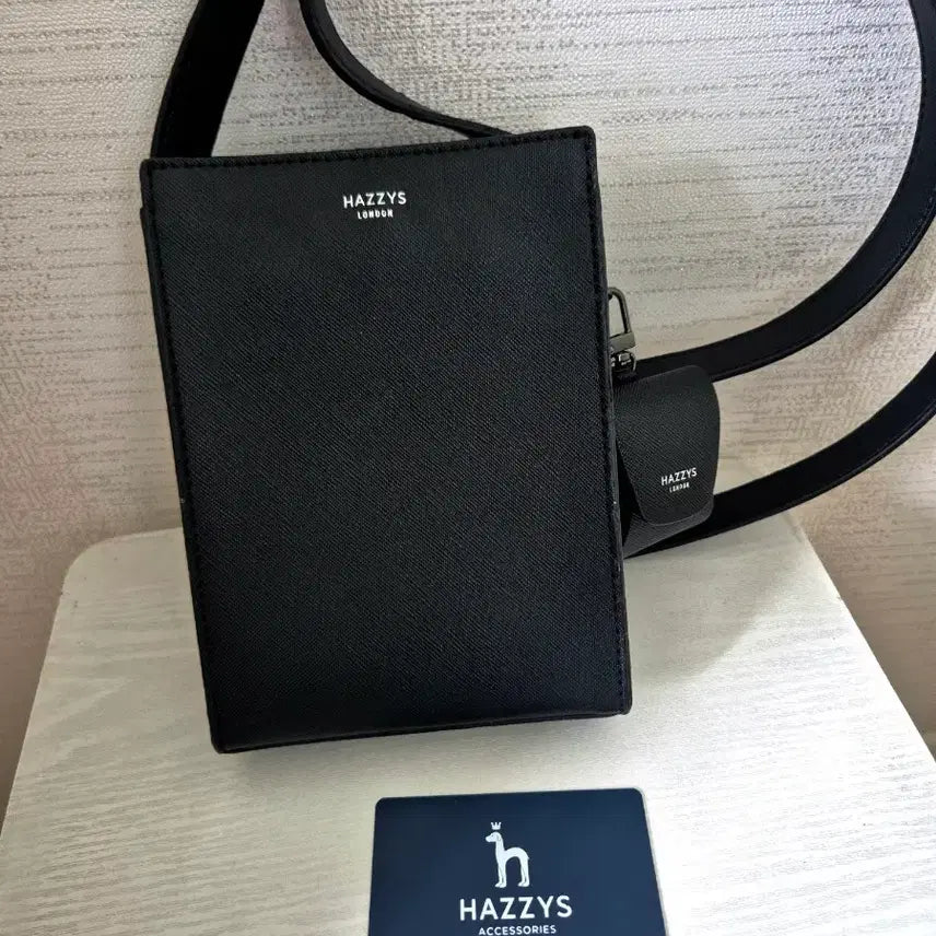 [BUNJANG] Hazzys Black Leather Mini Crossbody Bag / 헤지스 블랙 가죽 미니 크로스백