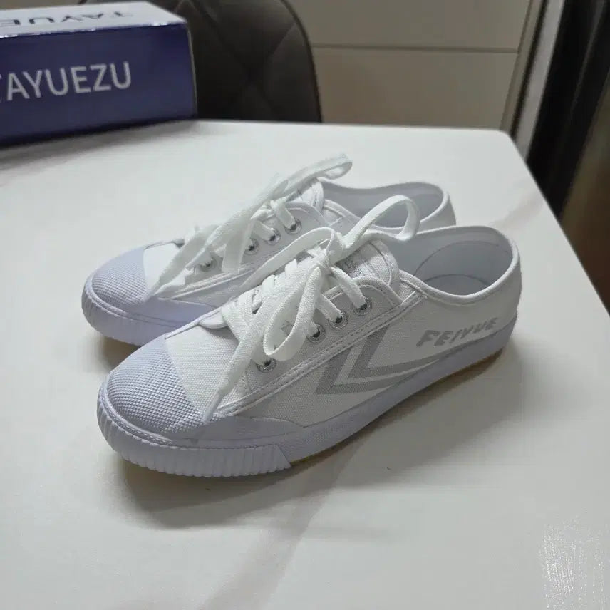 [BUNJANG] PEYOTE Shoes Sneakers White Silver / 페이유에 스니커즈 신발 새상품
