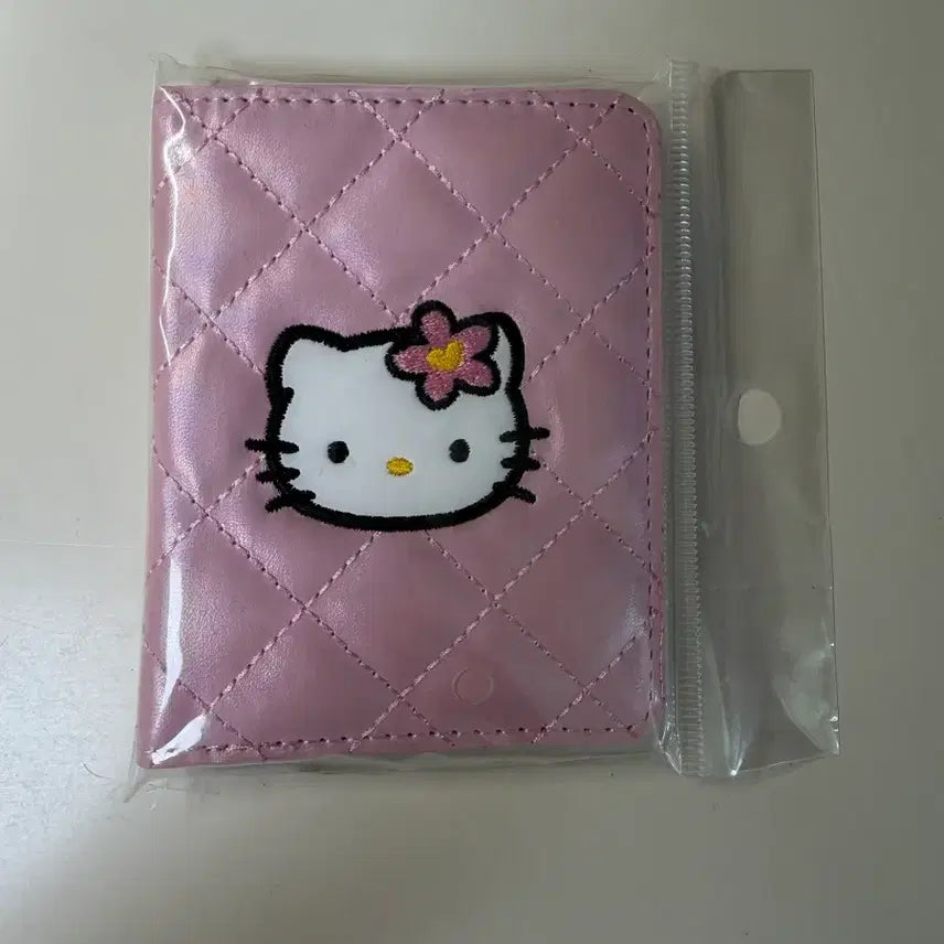 [BUNJANG] Sanrio Hello Kitty Quilted Bi-fold Wallet Pink / 헬로키티 문방구 2단 반지갑 퀼트 핑크