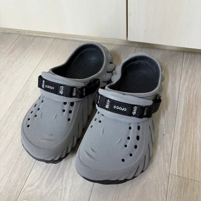 [BUNJANG] Crocs Echo Reflective Clog - Women's Size 6 / 크록스 에코 리플렉티브 클로그 그레이 여자6