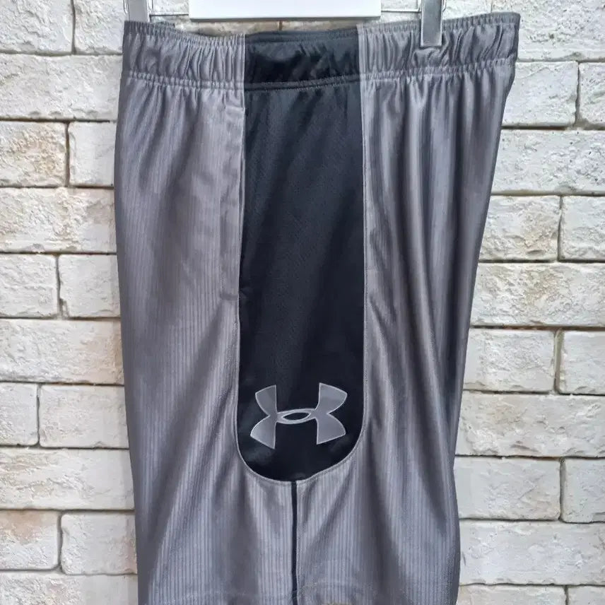 [BUNJANG] Under Armour Men's Grey Striped Shorts / 언더아머 반바지 그레이