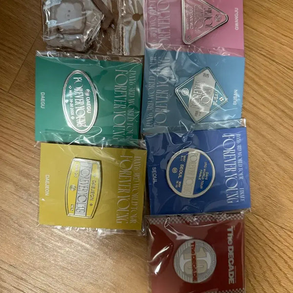 [BUNJANG] Day6 Combat & Decade Badge Bundle Set (Sealed) / 데이식스 전투 & 데케이드 뱃지 (미개봉/일괄판매)