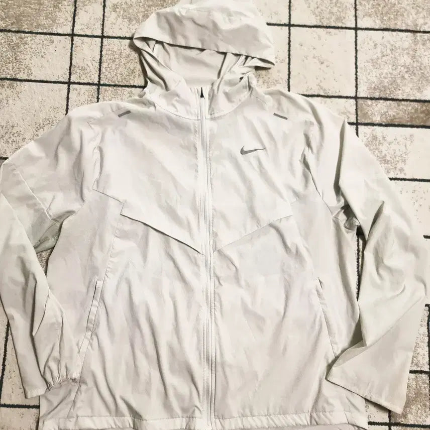 [BUNJANG] Nike White Running Windbreaker Jacket XXL / [매장정품]나이키 화이트 러닝 런닝용 바람막이 사이즈 XXL