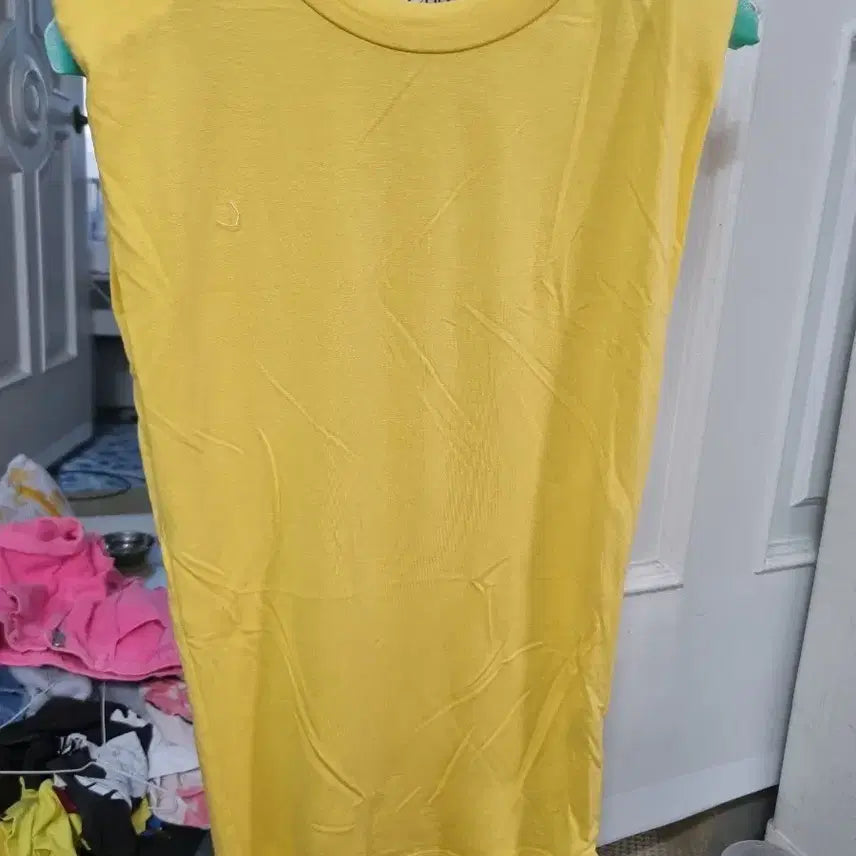 [BUNJANG] Chabi Sleeveless T-Shirt Yellow / 차비 민소매 티셔츠 옐로우