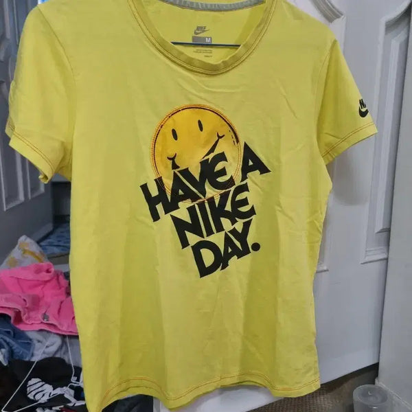 [BUNJANG] Nike Yellow Smile Printing T-Shirt / 나이키 반팔티 옐로우 스마일 프린팅
