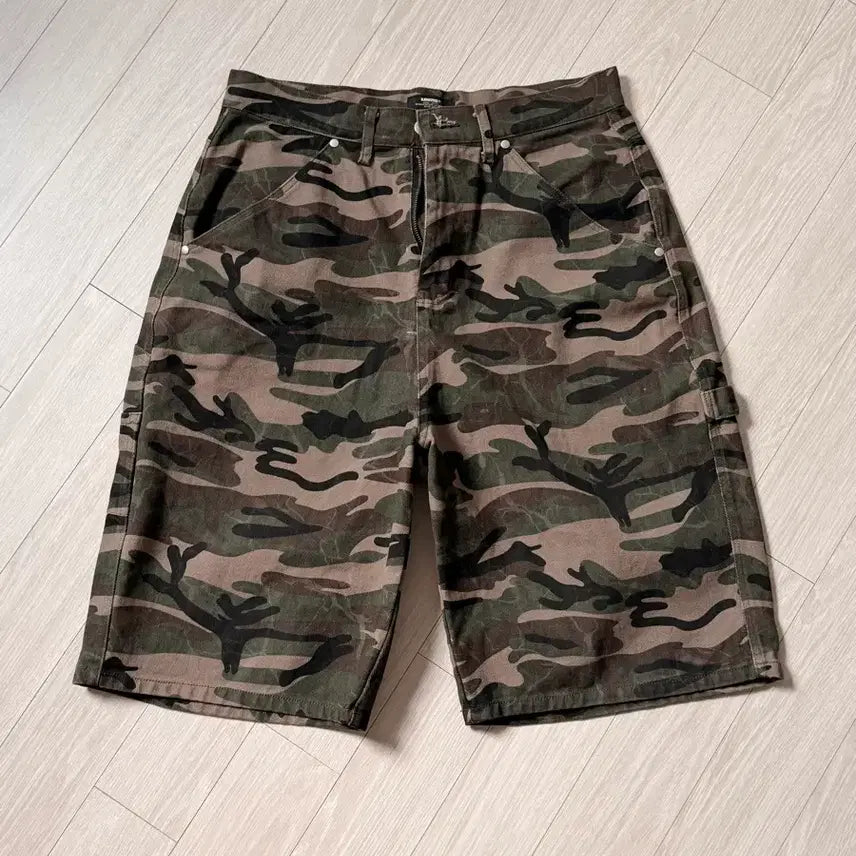 [BUNJANG] KANEIYE Bermuda Camo Shorts / 카네이테이 버뮤다 카모 쇼츠 팬츠 반바지