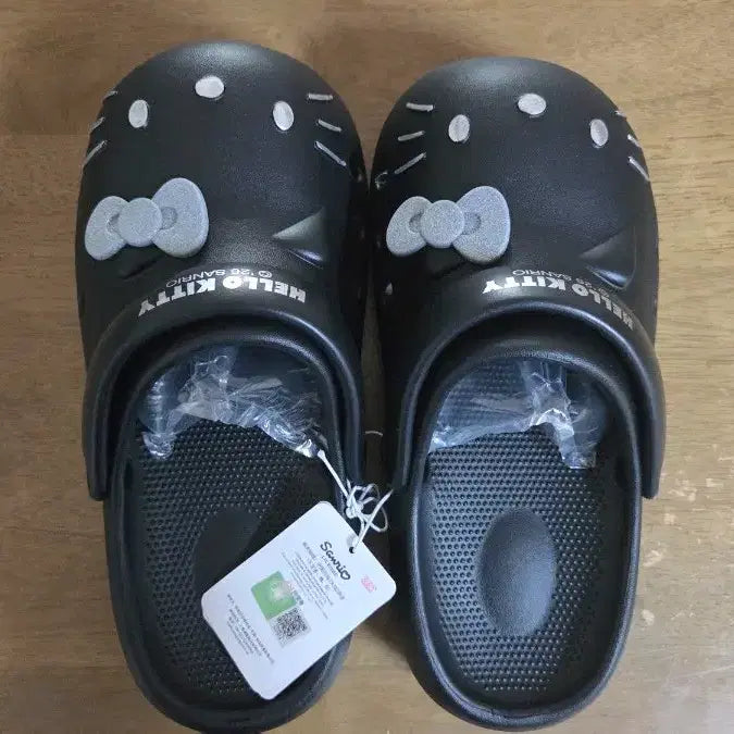 [BUNJANG] Hello Kitty Black Mule Slippers / 헬로키티 검정색 뮬 슬리퍼