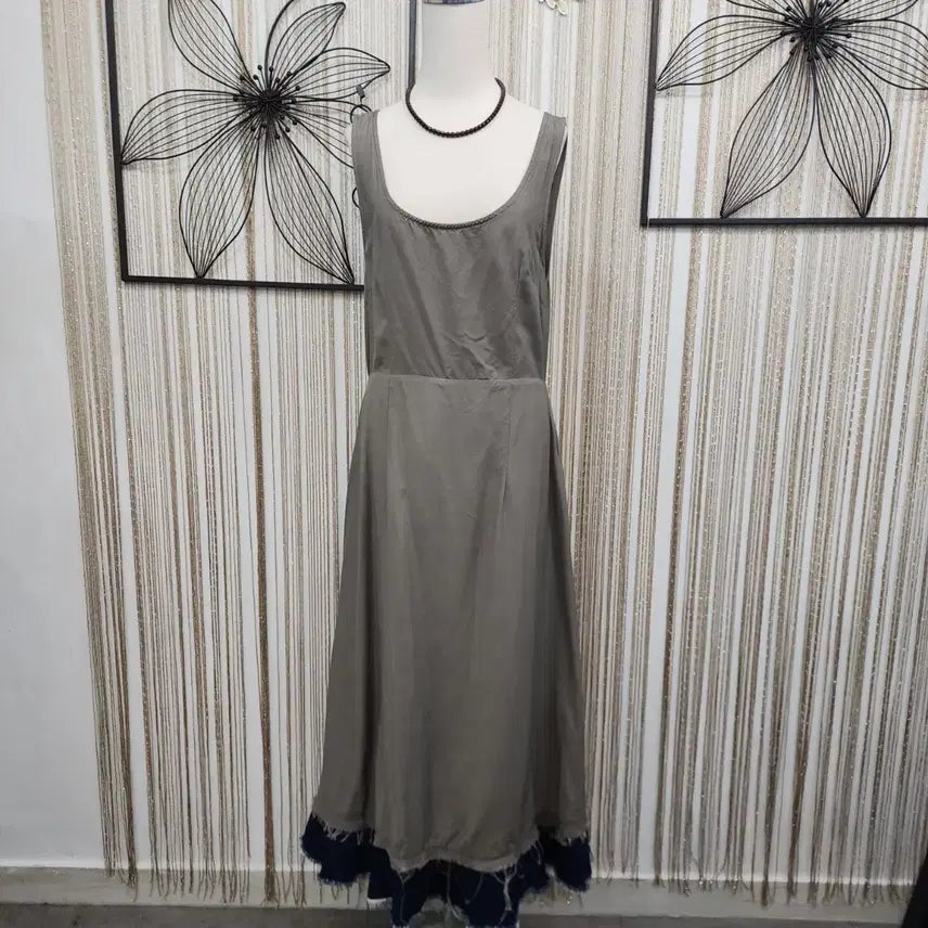 [BUNJANG] Khaki Denim Ruffled Sleeveless Dress / 카키 데님 프릴 민소매 원피스 55ㅡ66 free