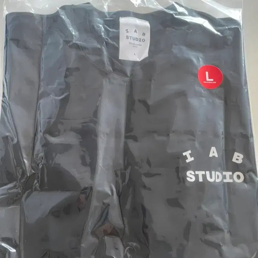[BUNJANG] IU Apparels Short Sleeve T-Shirt (L) / 새상품 아이앱 반팔 L