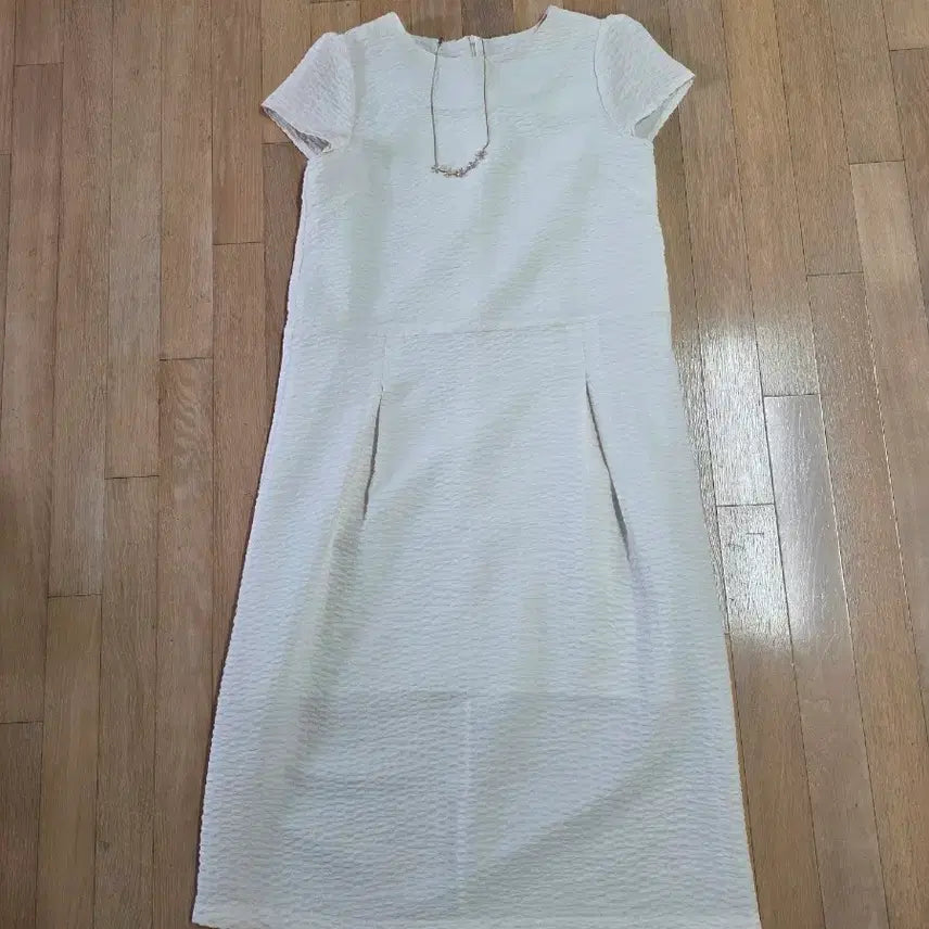 [BUNJANG] White Embossed Short Sleeve Long Dress One Size / 화이트 엠보싱 반팔 원피스 롱원피스 프리사이즈