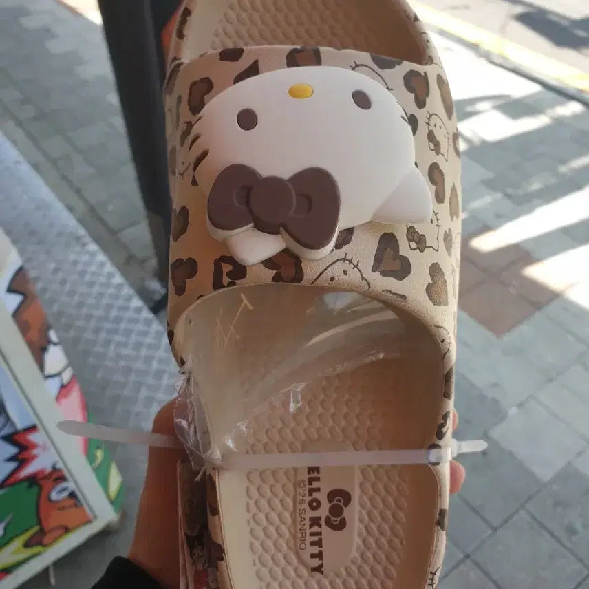 [BUNJANG] Sanrio Hello Kitty Leopard Slipper / 230 헬로키티 레오파드 슬리퍼