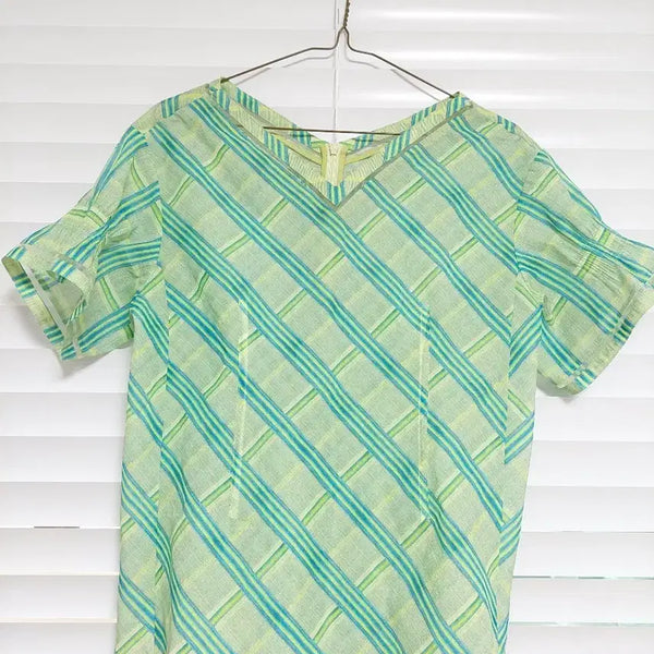 [BUNJANG] Dewl Sleeveless Smocked Hem Blouse - Summer Short Sleeve Shirt / dewl 미착용새옷 소매와뒤 종이무게 블라우스 여름티 반팔티