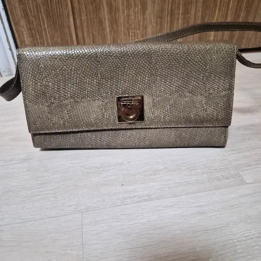 [BUNJANG] Salvatore Ferragamo Small Bag / 페레가모 스몰백