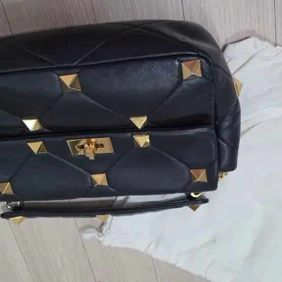 [BUNJANG] Valentino Roman Stud Large Shoulder Bag / 발렌티노 로만스터드 라지 정품