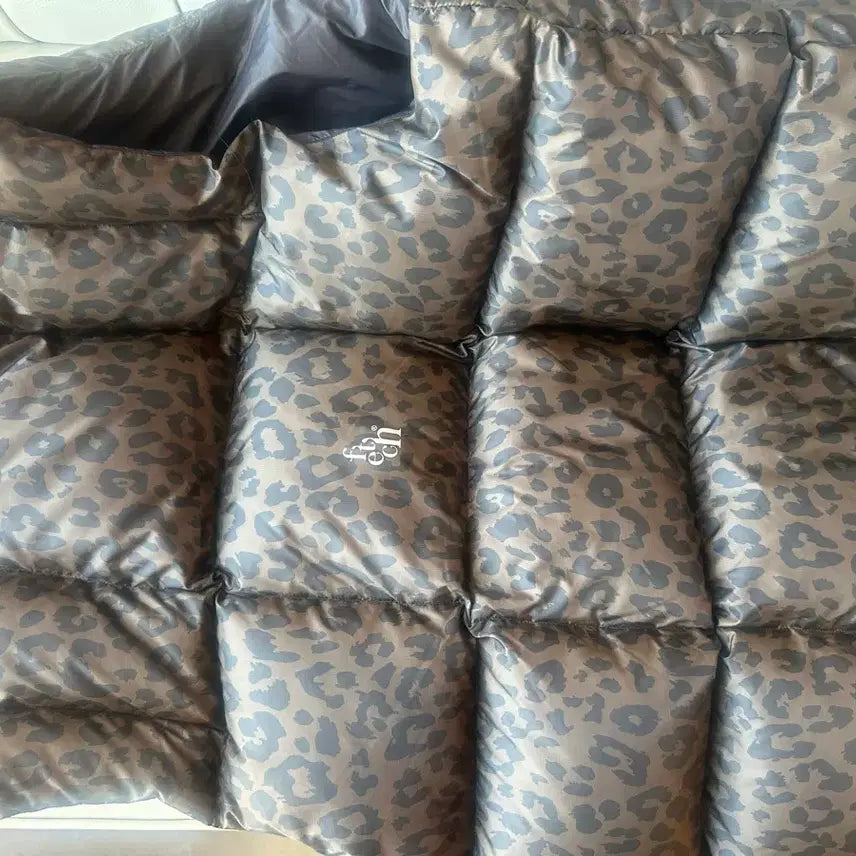 [BUNJANG] Fetch Sunday Leopard Padded Vest / Fetch 페치선데이 레오파드 조끼패딩