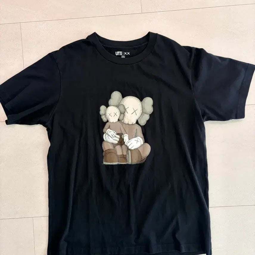 [BUNJANG] Uniqlo x KAWS UT T-Shirt XL / 유니클로 카우스 UT XL