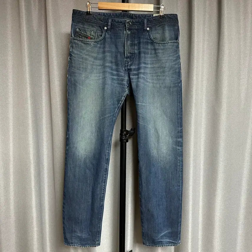 [BUNJANG] Diesel Buster Regular Slim Tapered Fit Washed Denim Jeans (Size 34) / 디젤 중청 워싱 데님 34