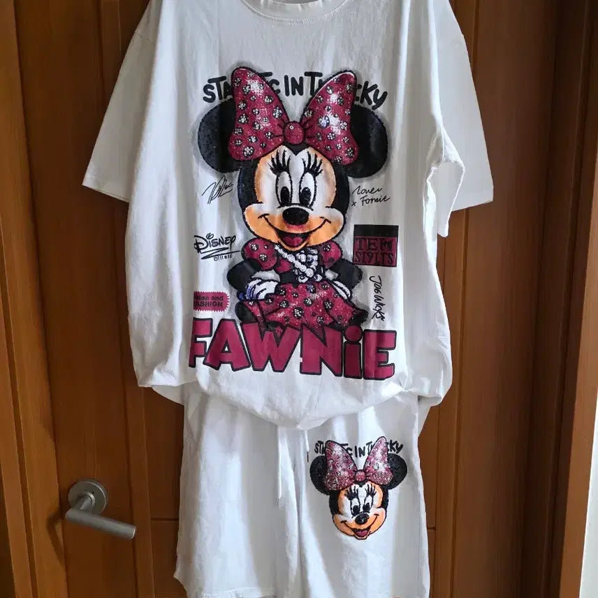 [BUNJANG] Disney Minnie Mouse Sequin Oversized Short Sleeve T-Shirt & Shorts Set / (새상품) 미니마우스 스팽글 반짝 반짝 오버핏 반팔티+반바지 세트(88도