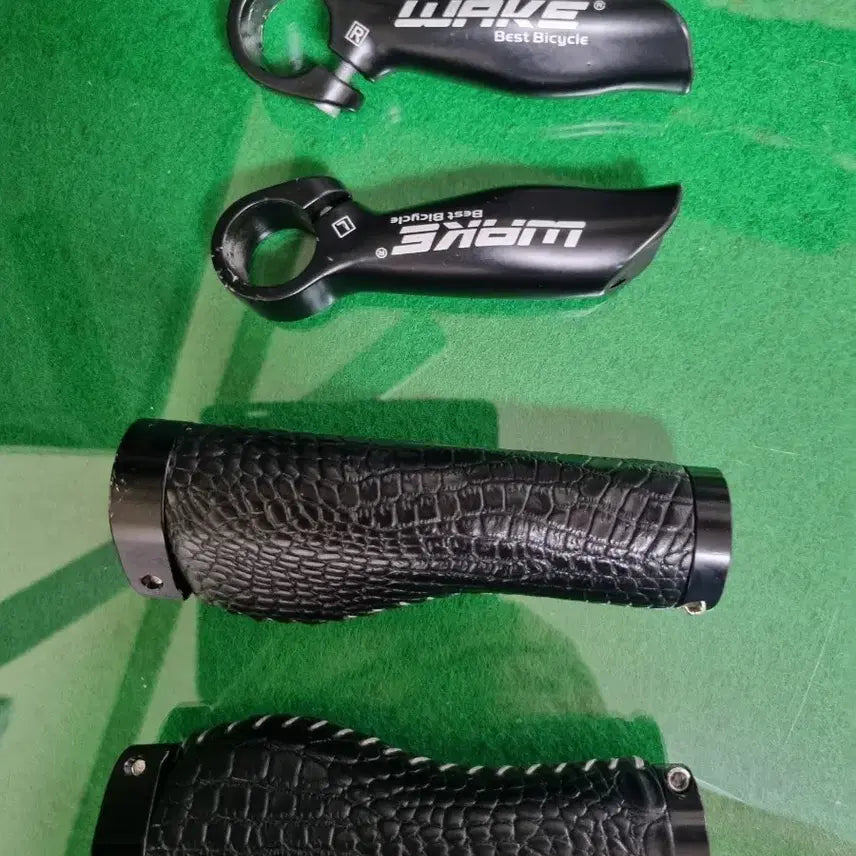 [BUNJANG] WAKE Handcrafted Crocodile Pattern Leather Handlebar End Grips Set / 수제 자전거 핸들바 엔드 그립 세트