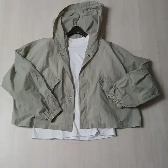 [BUNJANG] Lightweight Summer Cropped Hooded Jumper / 얇고가벼운 여름바스락점퍼