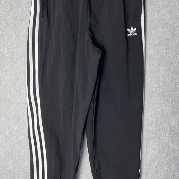 [BUNJANG] Adidas Three-Stripes Training Pants Black / [M] 아디다스 삼선 트레이닝 팬츠 블랙