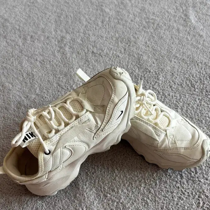 [BUNJANG] Nike TC7900 DD9682-100 Sneakers (220mm) / 나이키 TC7900 (DD9682-100) 운동화 220mm