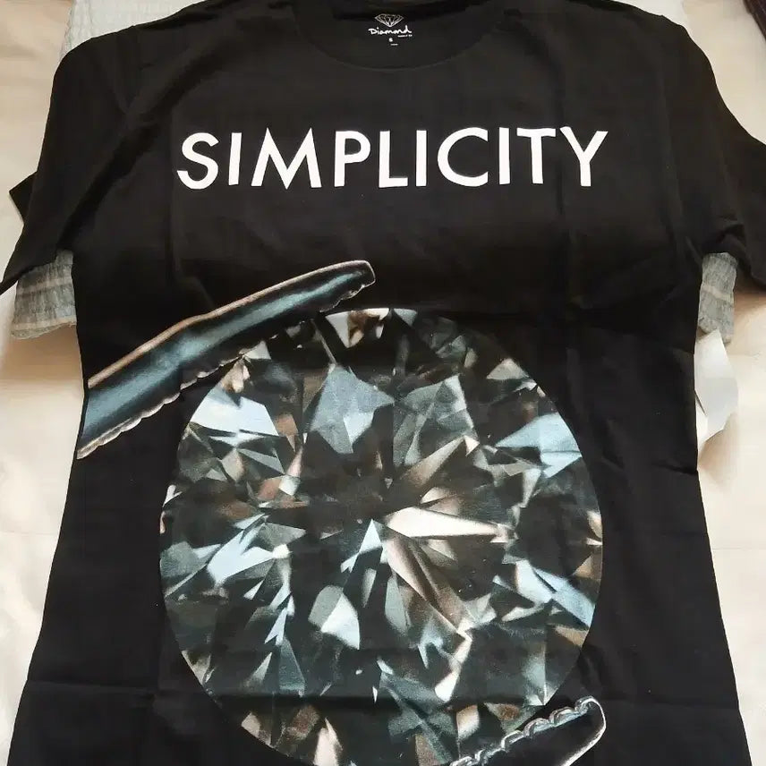 [BUNJANG] Diamond Supply Co. T-Shirts (2) + Crocs Charm Set / [새상품] 다이아몬드 서플라이 반팔티 2개 + 크록스 캐슬 1개
