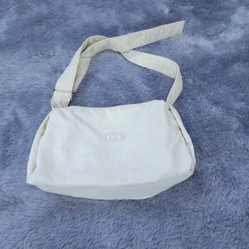 [BUNJANG] Ordinary Holiday Shoulder Bag / 오디너리 홀리데이 숄더백 가방 | 0603A39