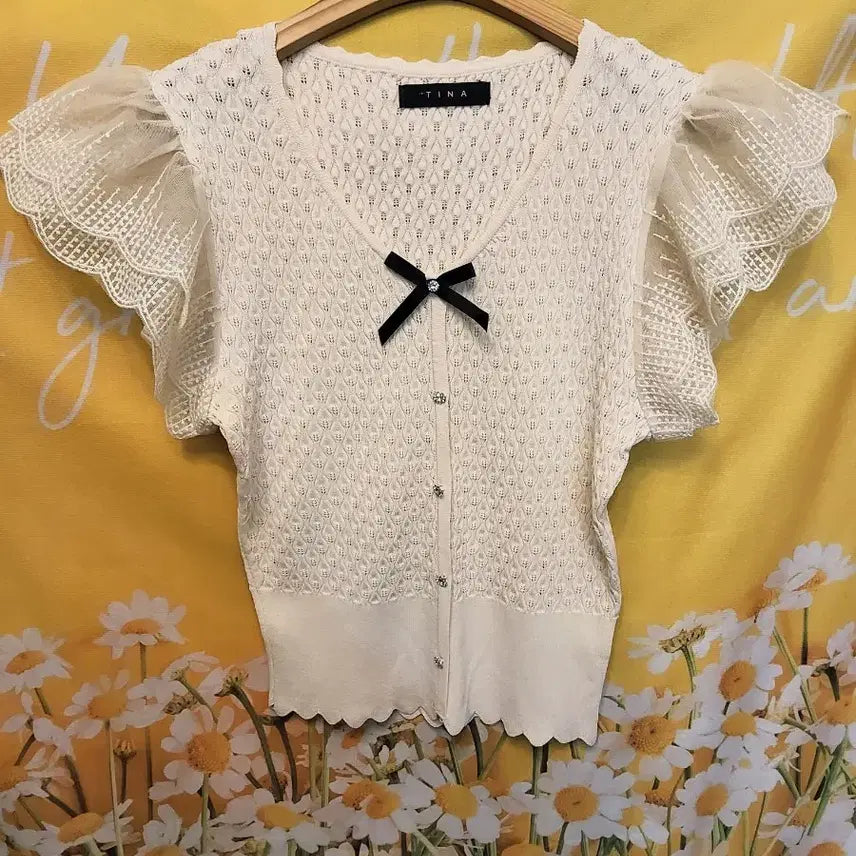 [BUNJANG] J&I Tina 2024 Lace Puff Short Sleeve Knit Ivory / FF]      J&I  티나 2024 레이스 퍼프 반팔 니트 아이보리