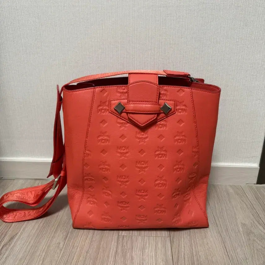 [BUNJANG] MCM Essential Monogram Leather Bucket Bag / 정품) MCM 에센셜 모노그램 레더 버킷백