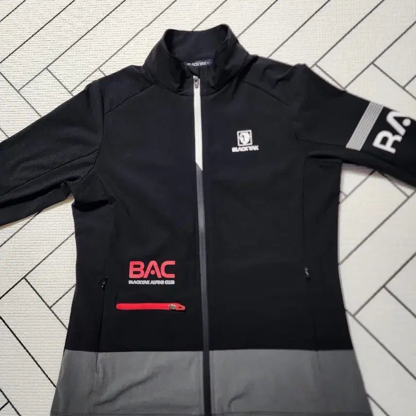 [BUNJANG] Blackyak Women's Hiking Windbreaker Jacket (Size 95) / 여성블랙야크 등산용바람막이자켓(95)