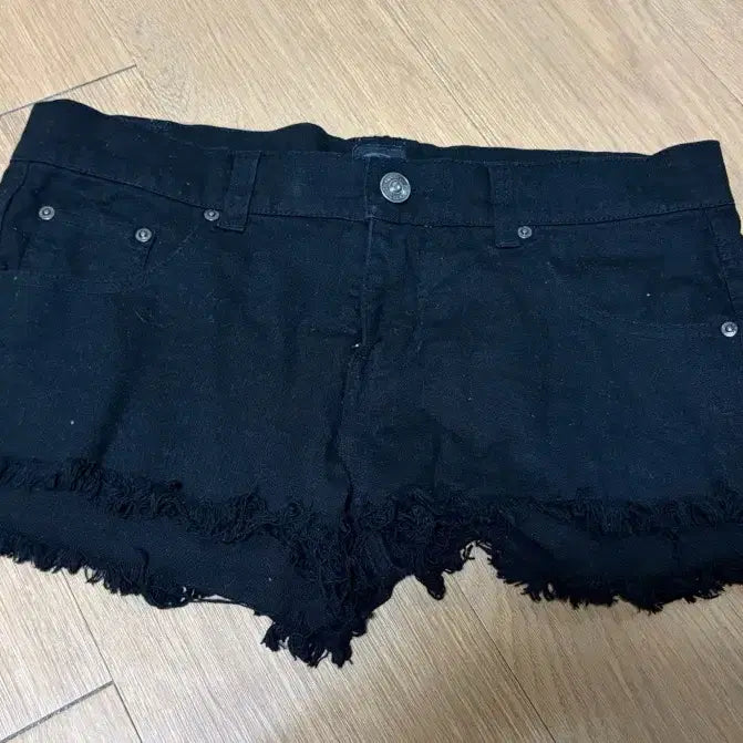[BUNJANG] Black Cut-off Denim Shorts / 블랙 컷팅 숏팬츠