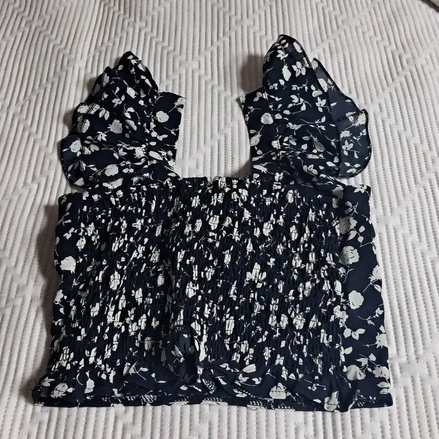 [BUNJANG] Floral Smocking Top with Frill Straps / 플로럴 스모킹 탑