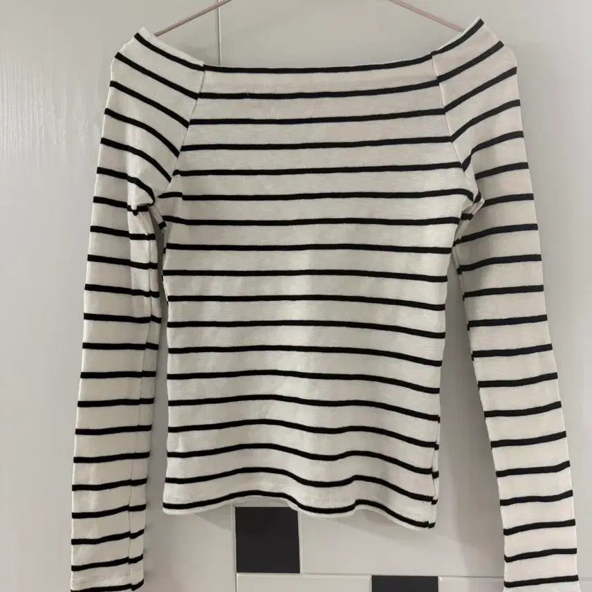 [BUNJANG] Stripe Long Sleeve Off-Shoulder T-Shirt / (새상품) 단가라 긴팔 오프숄더 티셔츠