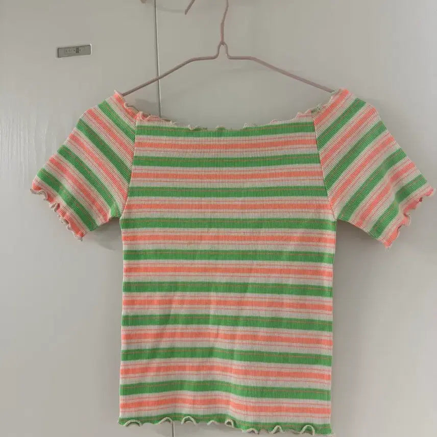 [BUNJANG] Striped Off-Shoulder Crop Top / (새상품) 줄무늬 오프숄더 크롭티