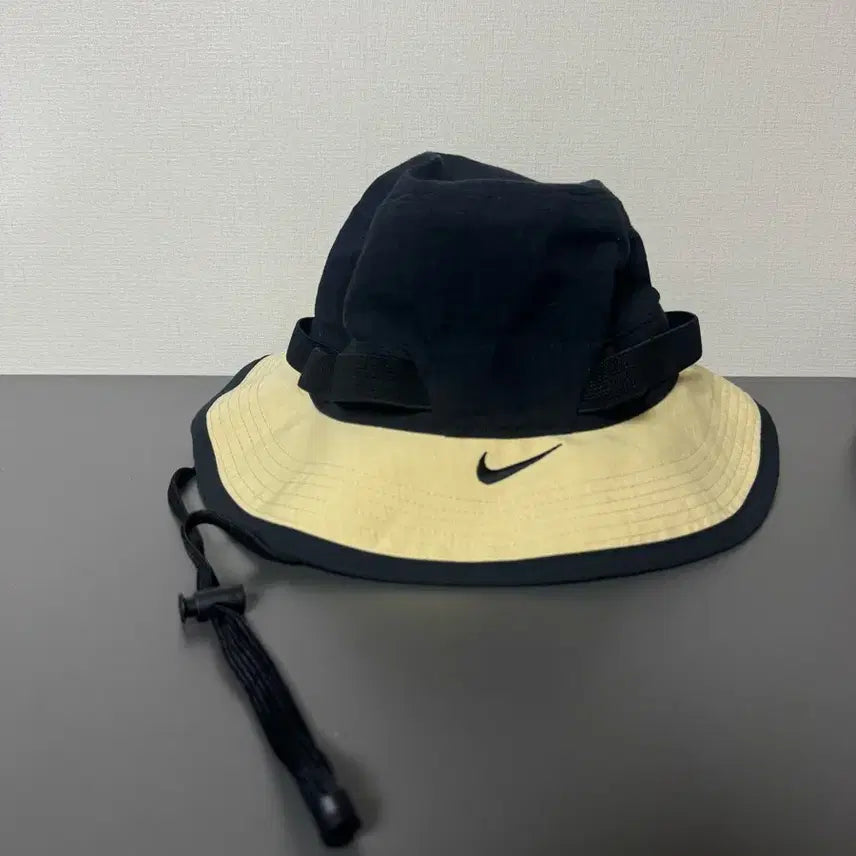 [BUNJANG] Nike Dri-FIT Bucket Hat Black/Beige / 나이키 드라이핏 버킷 햇 모자 블랙/베이지