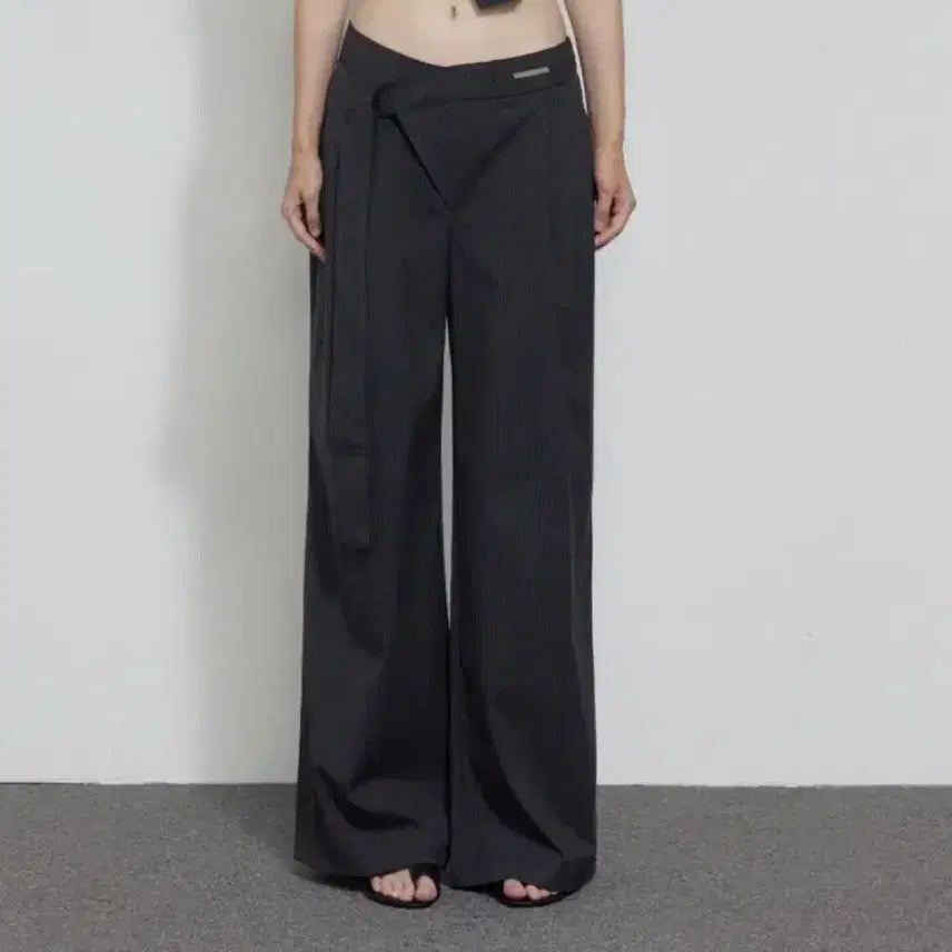 [BUNJANG] Bohemian Seoul Over Tie Wide Pants Stripe Charcoal / 보헤미안서울 OVER TIE WIDE PANTS 슬랙스 팬츠, 스트라이프 차콜
