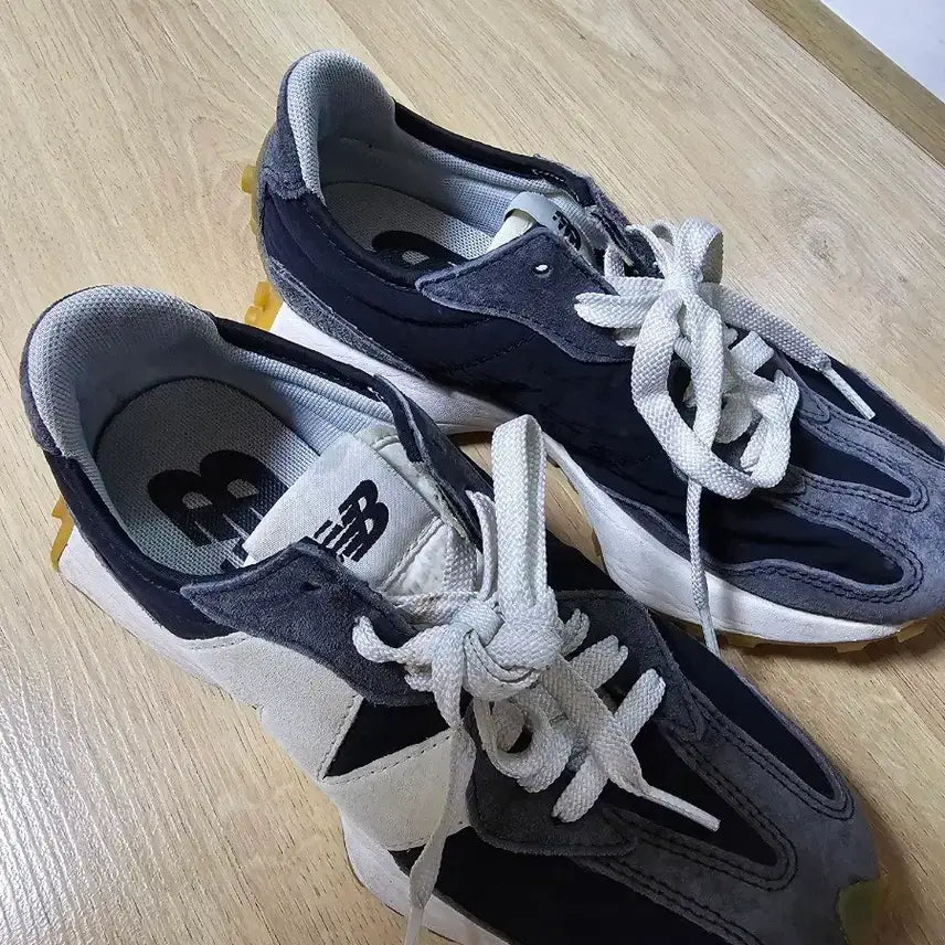 [BUNJANG] New Balance 327 Sneakers (Size 220) / 뉴발란스 327 220