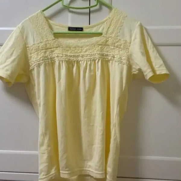 [BUNJANG] Morrigan Short Sleeve T-Shirt / 모리걸 반팔티