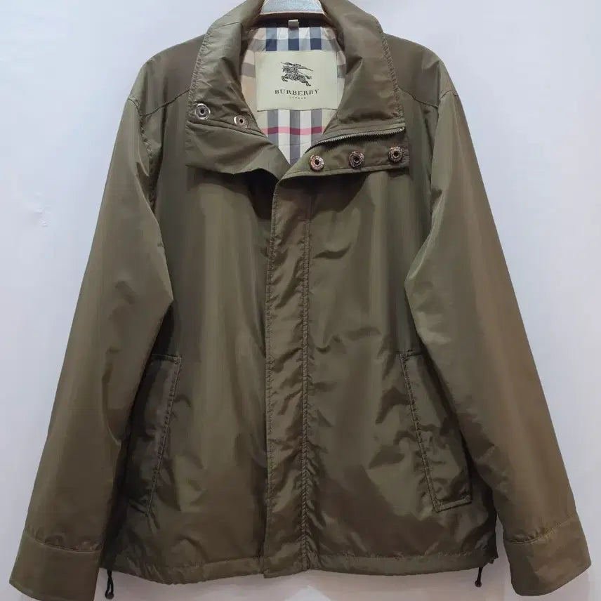 [BUNJANG] Burberry Men's Khaki Windbreaker Jacket / (정품)버버리 남성 카키색 바람막이 자켓_매장판