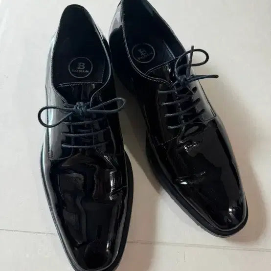 [BUNJANG] Balmain Enamel Derby Shoes (Size 41) with Vibram Sole Reinforcement / 발망 BALMAIN 에나멜 더비슈즈 41사이즈 비브람보강