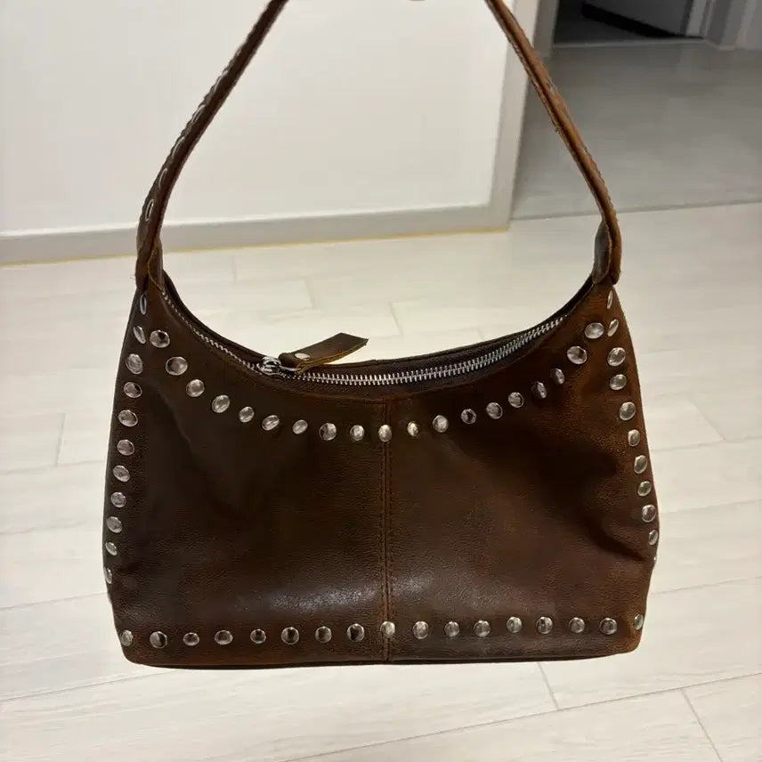 [BUNJANG] Bally Studded Leather Bag Gima Guras / 발리 스터드 레더 백 기마구아스